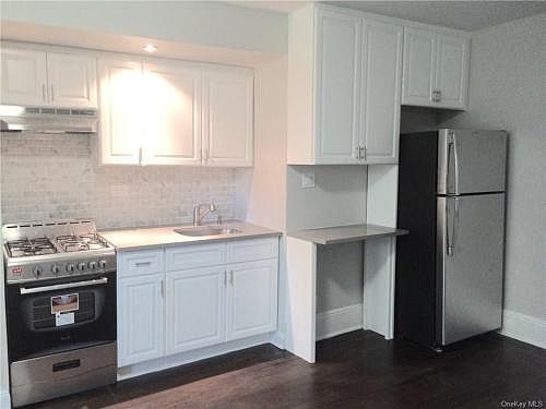 2nd image of 10 Oakridge Pl APT 6A
