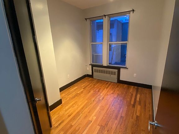 5th image of 198 Scholes St #Ll3