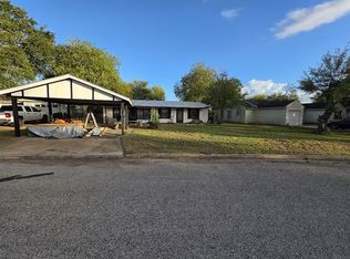 114 Burnet St, Port Lavaca, TX 77979