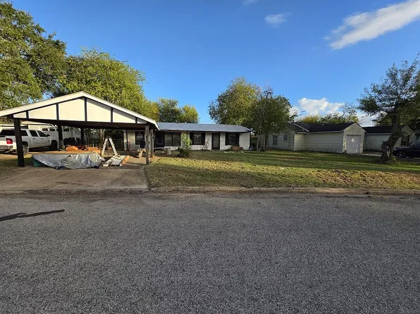 114 Burnet St, Port Lavaca, TX 77979