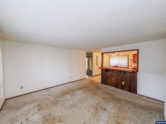 3rd image of 5479 Kalmia Dr NE