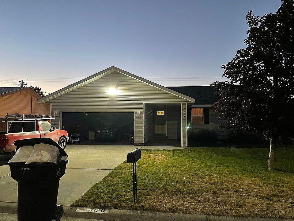 2nd image of 300 W 4th St