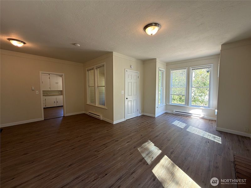 4th image of 904 S Valley Street