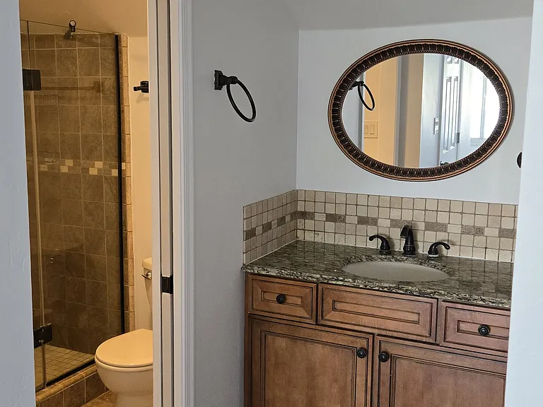 156 Laguna Royale Dr — Photo 23