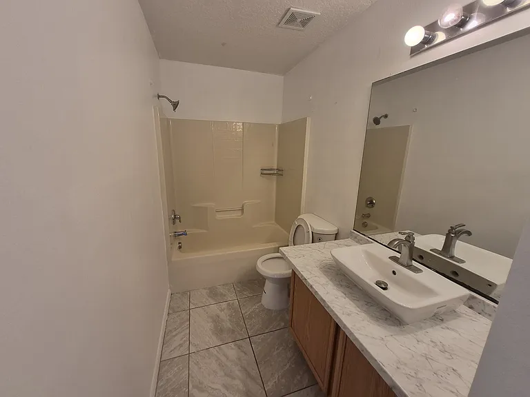 712 Parrot Ct — Photo 18
