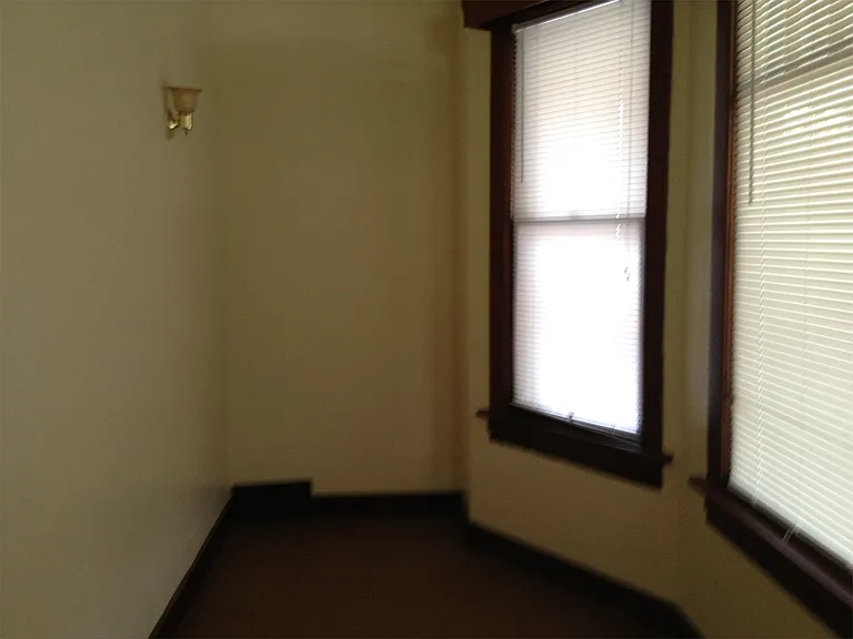 518 Locust St — Photo 4