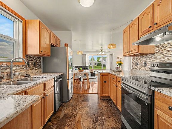 5th image of 708 Erin Dr