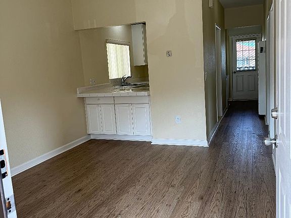 2nd image of 253 Monroe St