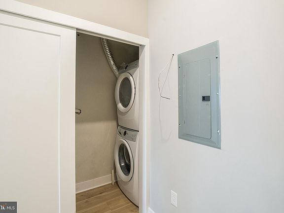 3rd image of 2621 W Jefferson St Unit 1F