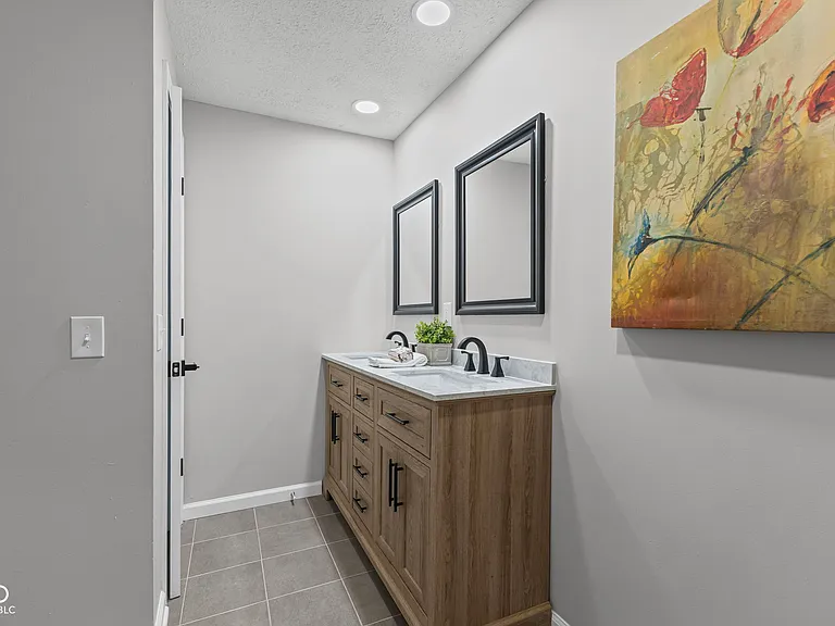 111 W Southern Ave — Photo 6