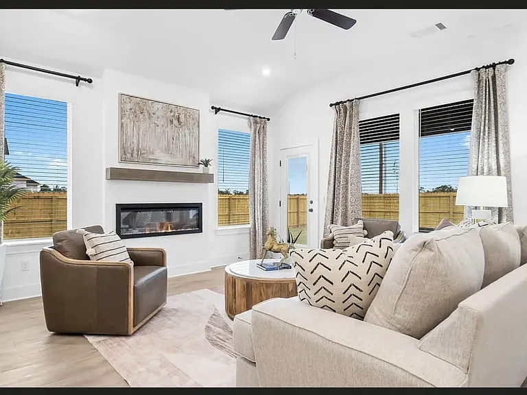 2311 Longfellow Dr — Photo 14