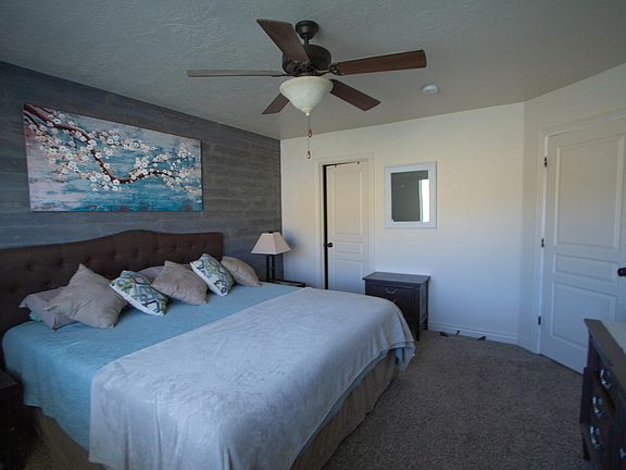 5th image of 221 E Backhand Ln #221