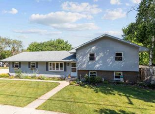 1170 W Linwood Ave, Oshkosh, WI 54901