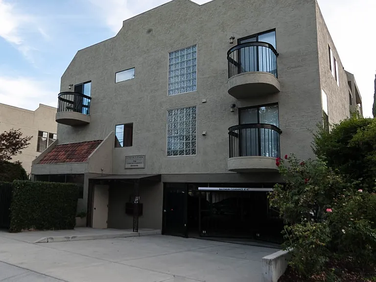 Lincoln Park Apartments — Photo 12