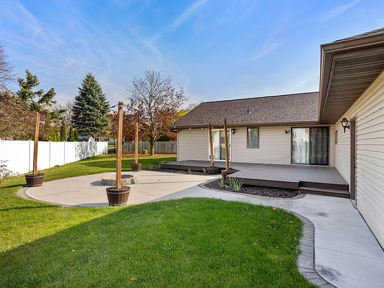 1324 Bluebird Ct — Photo 25