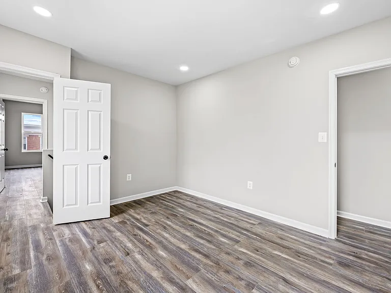 1918 E Lafayette Ave — Photo 10