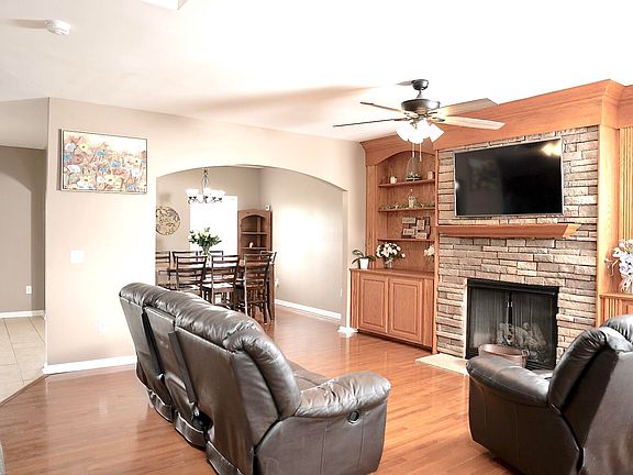 3rd image of 325 Payne Dr