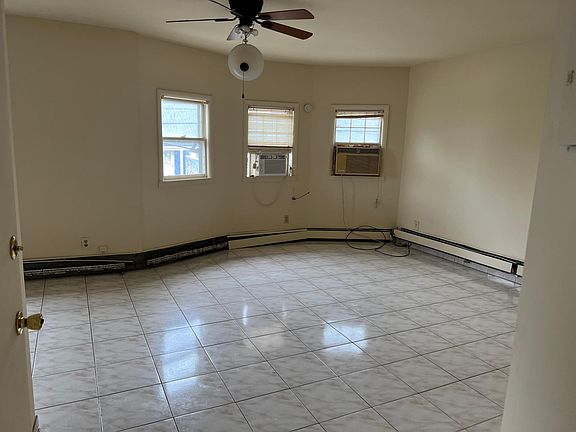 3rd image of 614 Schuyler Ave