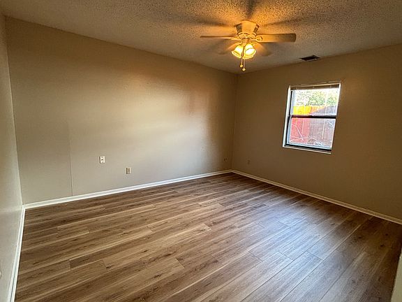 3rd image of 209 S Edwards Ave