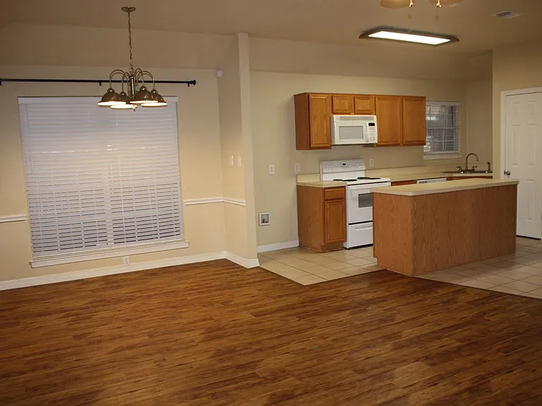 701 Stribling Cir — Photo 7