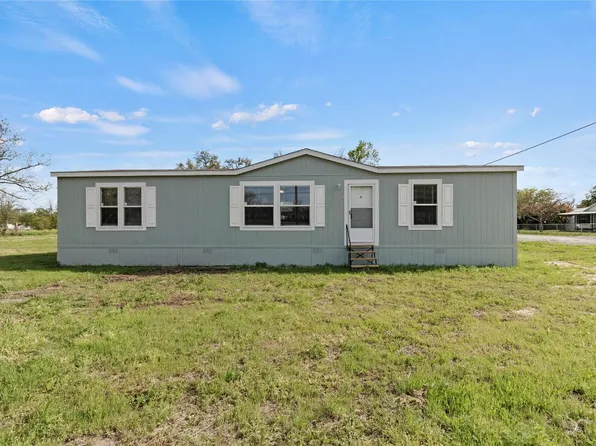 106 W Goodwin St, Bangs, TX 76823