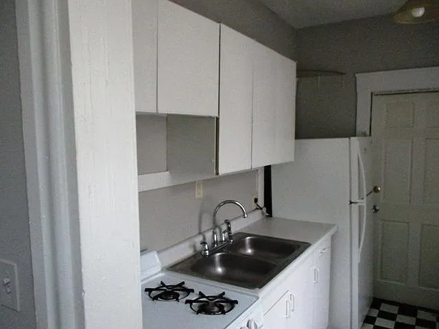 2 bed, $895 — Photo 3