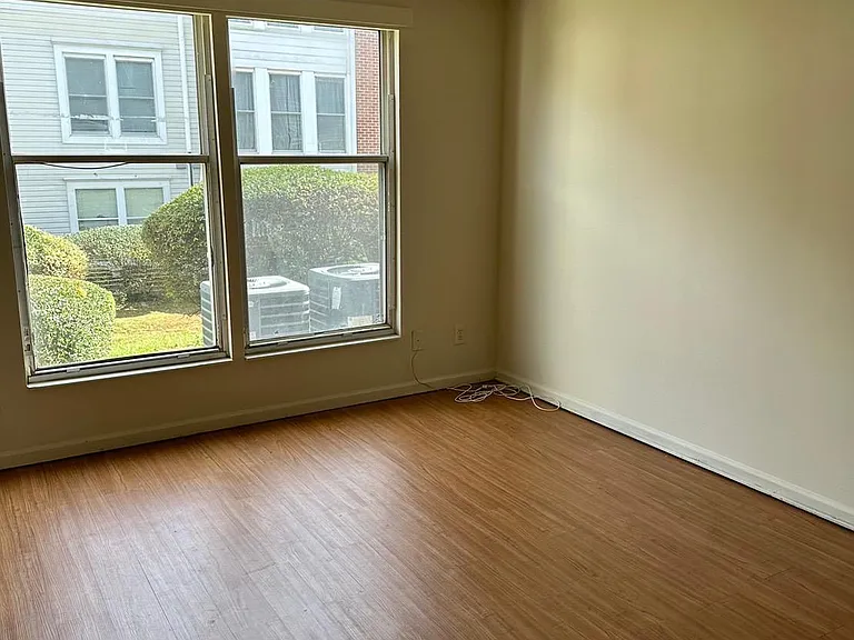4245 Courtside Dr — Photo 25