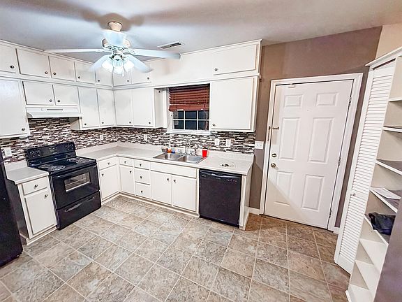 4th image of 71 Merrilee Cir