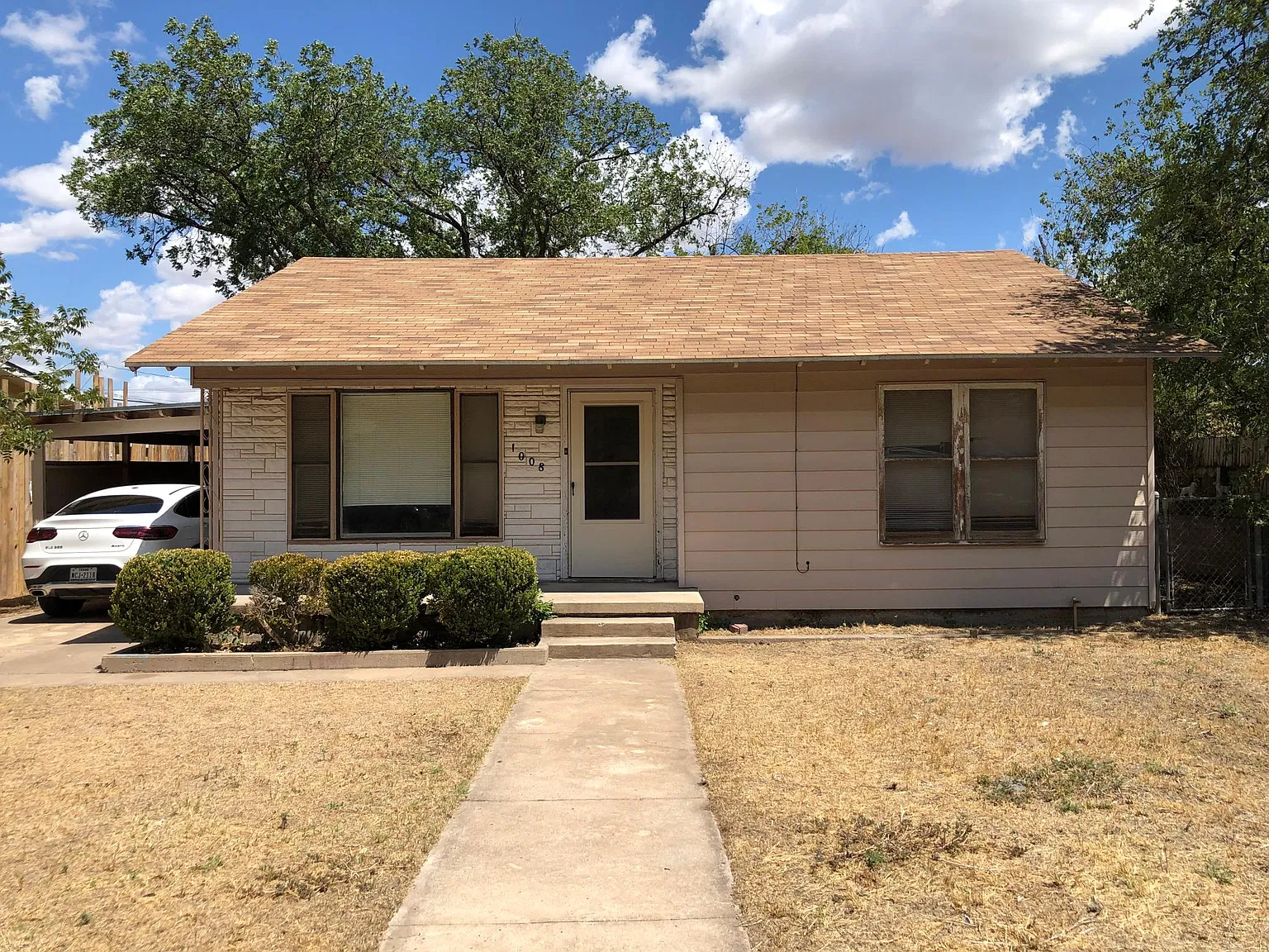 1008 N Madison St — Photo 1
