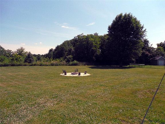 4th image of 3711 Hawthorne Dr