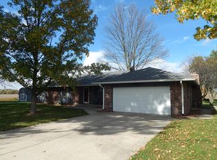 24 W Hickory Dr, Greenfield, IN 46140
