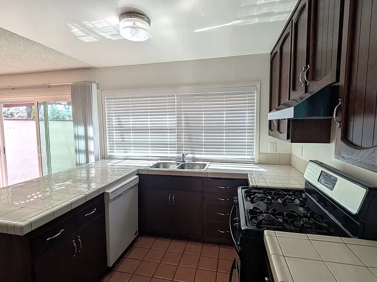 3221 Lemon Ln — Photo 7