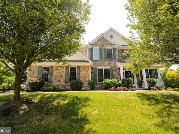 2732 Woodspring Dr, York, PA 17402