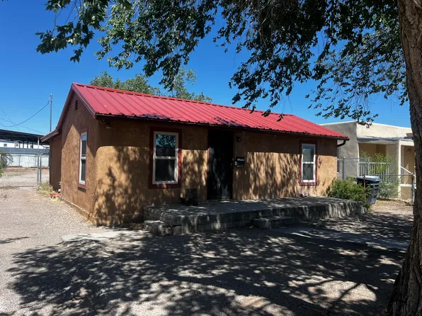 1617 6th St NW, Albuquerque, NM 87102