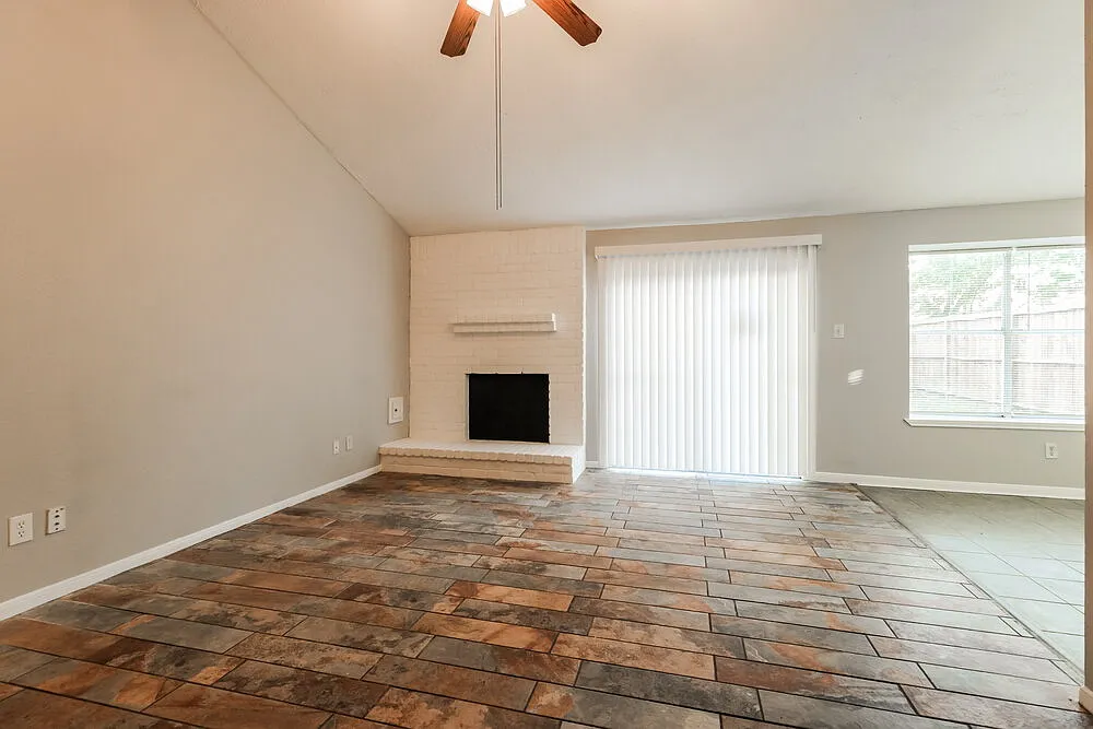 3 bed, 2.0 bath, 1256 sqft, $1,580 — Photo 4