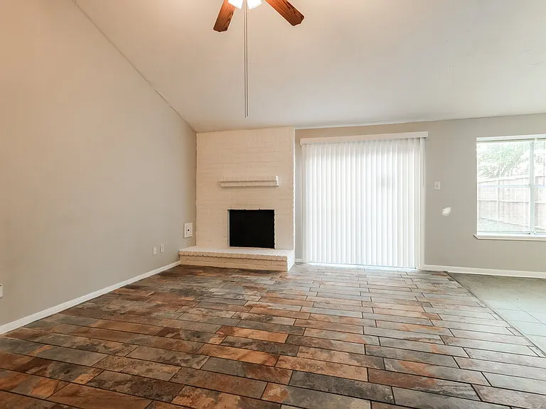 4015 Adonis Dr — Photo 4