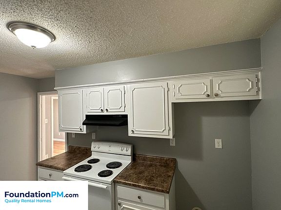 4th image of 3748 Walsingham Dr