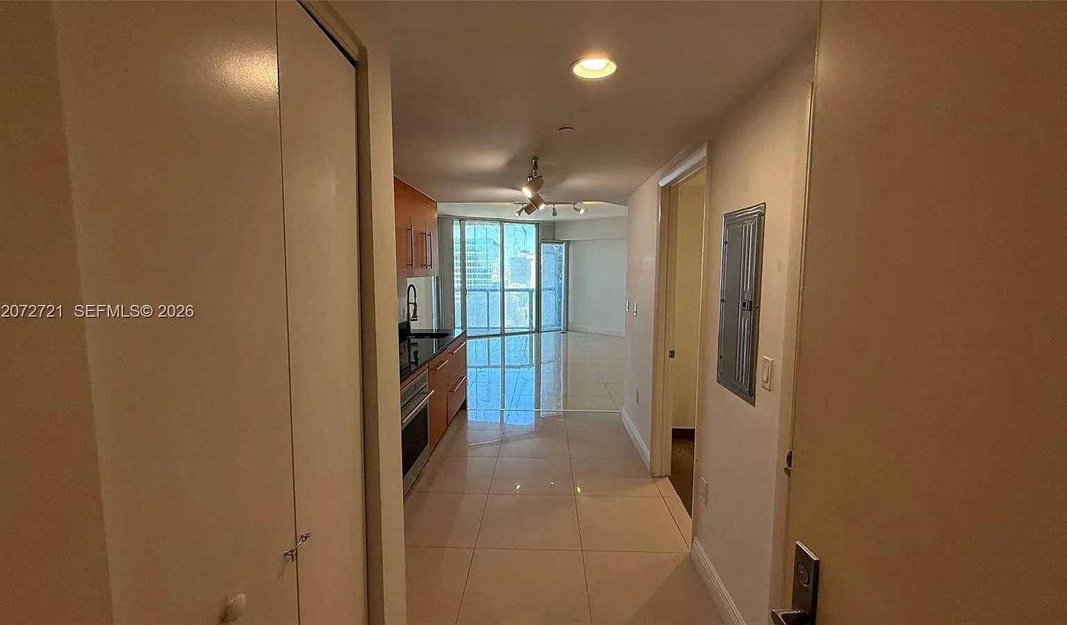 Iconbrickell Condo No 1 — Photo 1