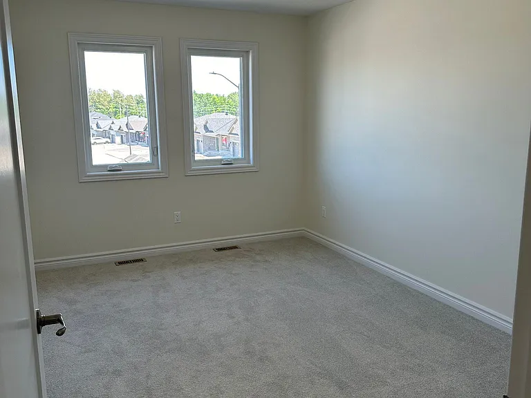 98 Morgan Clouthier Way N — Photo 10