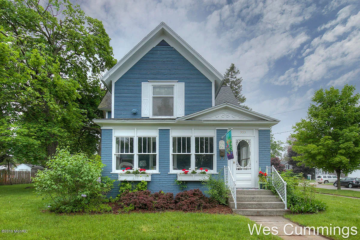 303 Broas St photo 1