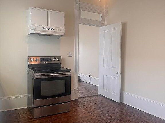 5th image of 210 W Oak St