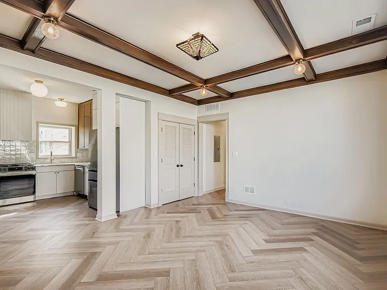 1242 W Winnemac Ave #1W — Photo 9