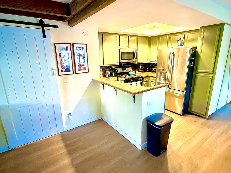 333 N Melrose Dr #H — Photo 2