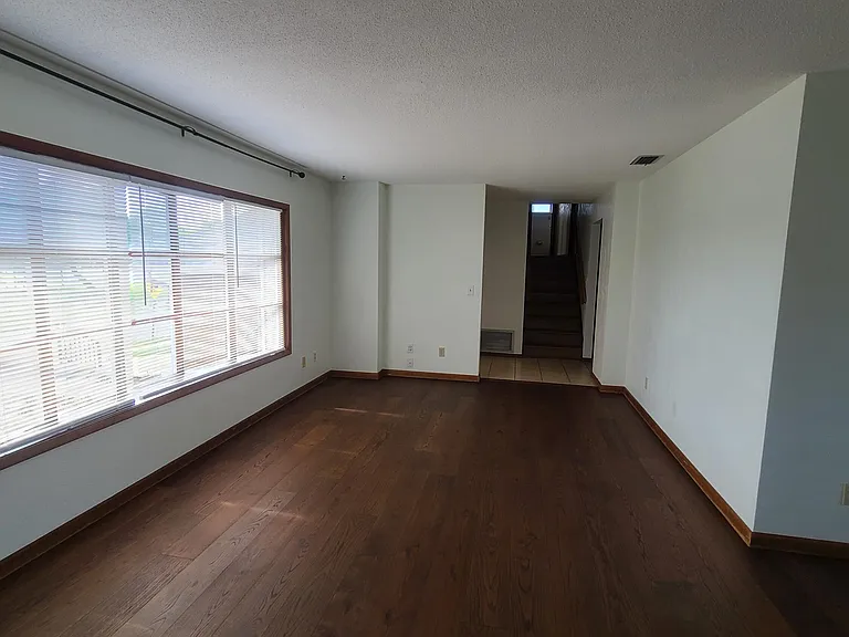 1646 W Paradise Ln — Photo 12
