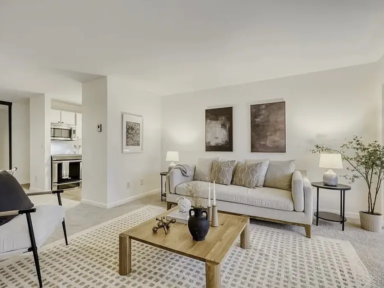 2501 Canterbury Ln E #215 — Photo 7
