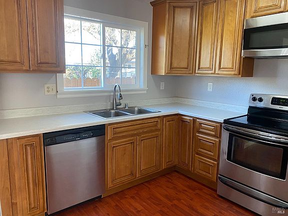 5th image of 558 Boyd Street