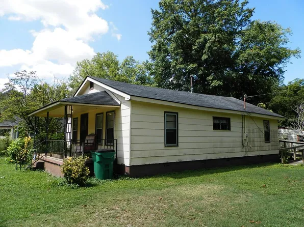 1007 N Hook St, Tuscumbia, AL 35674