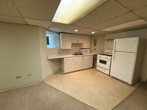 3rd image of 1243 W Newport Ave #G