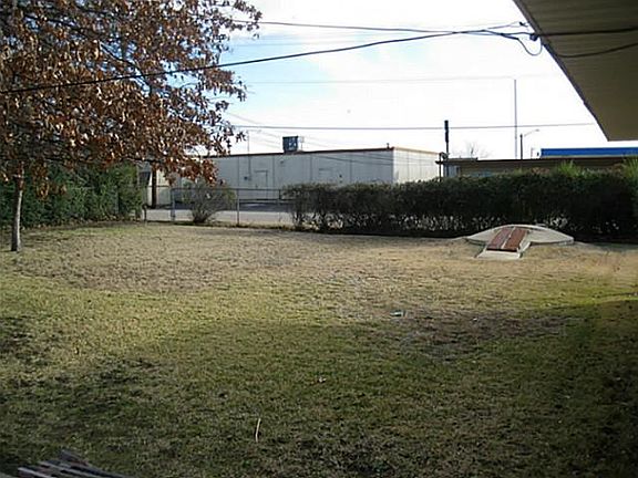 5th image of 2014 Robinwood Ln