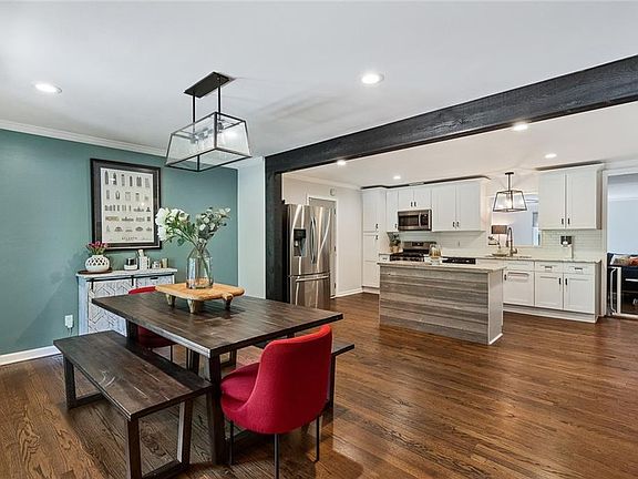 3rd image of 3931 Honeysuckle Dr SE